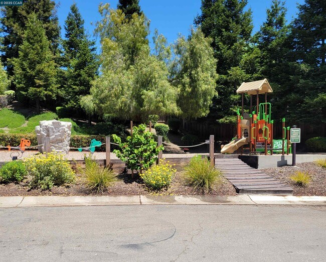 Building Photo - 4324 Conejo Dr