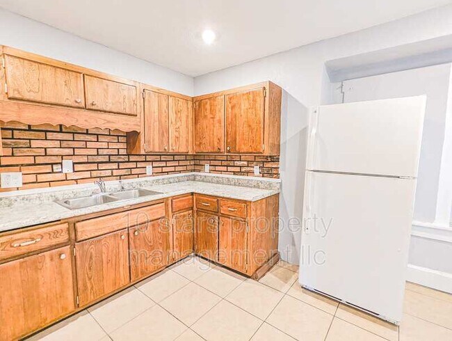 Building Photo - 2705 4th St S