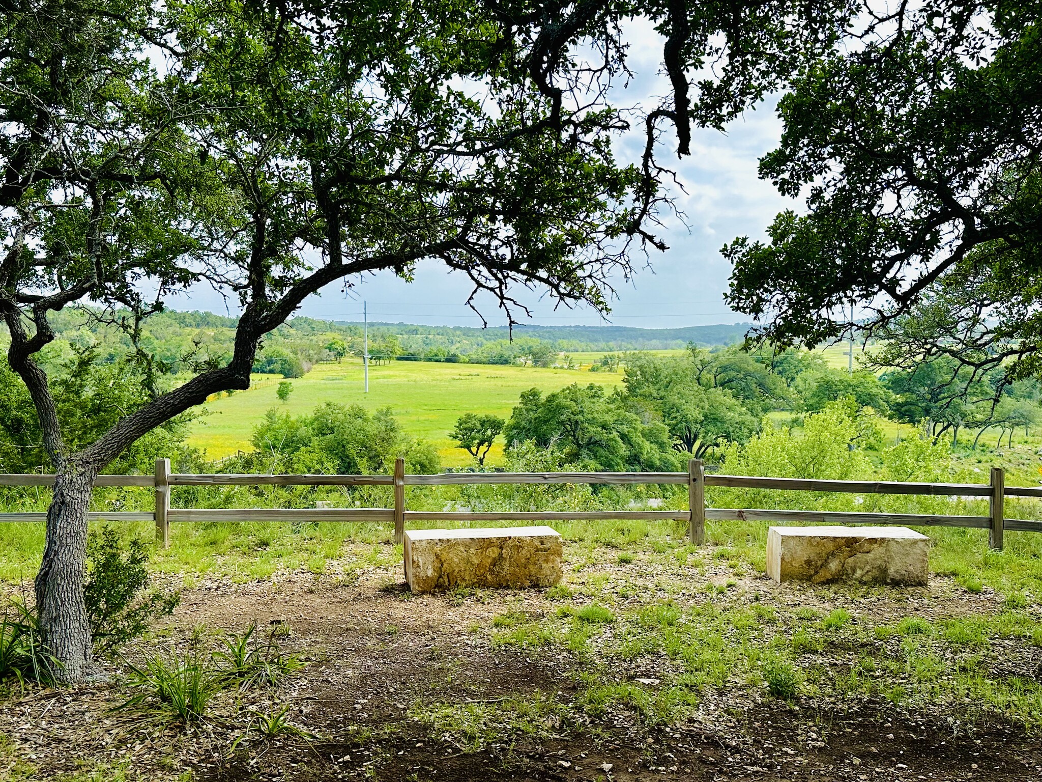 Park overlook with picnic area and tables - 429 Pink Granite Blvd