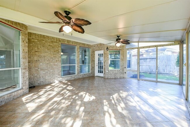 Building Photo - 18035 Somerset Knolls Ct