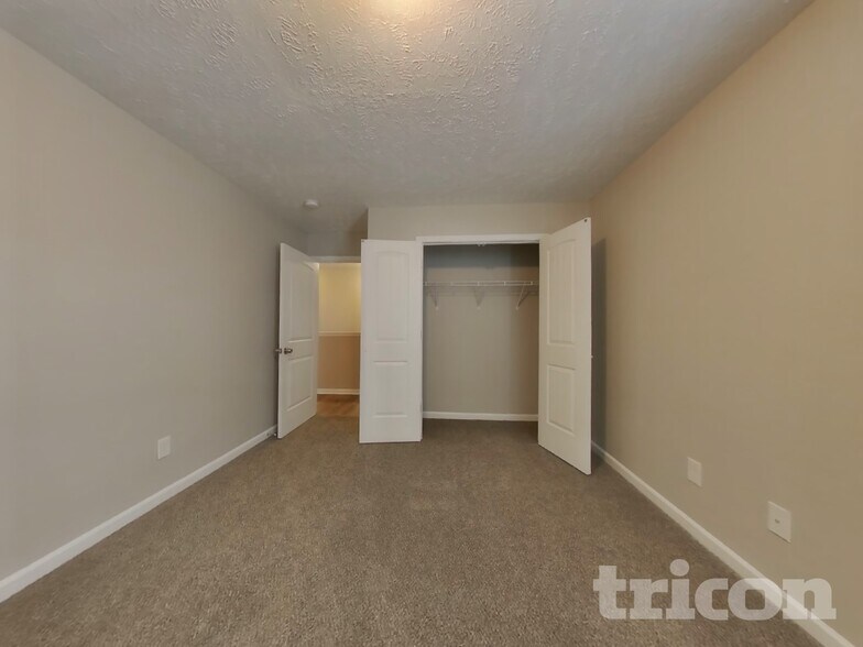 Building Photo - 1301 Rainglen Cove