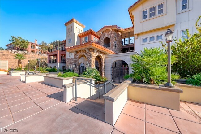 Building Photo - 64 Strada Principale