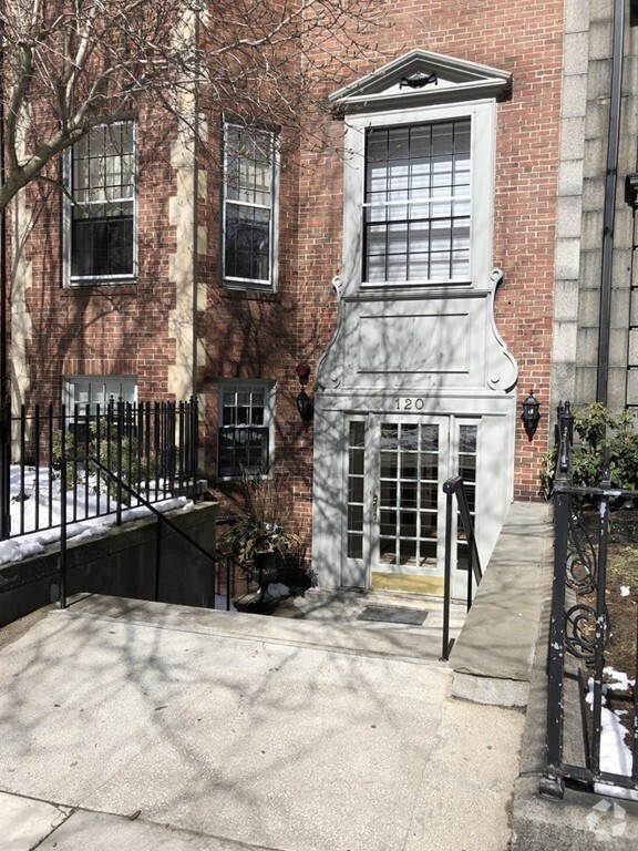 Building Photo - 120 Beacon St