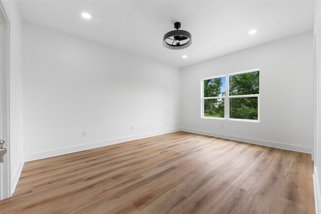 Building Photo - 7117 Springdale St