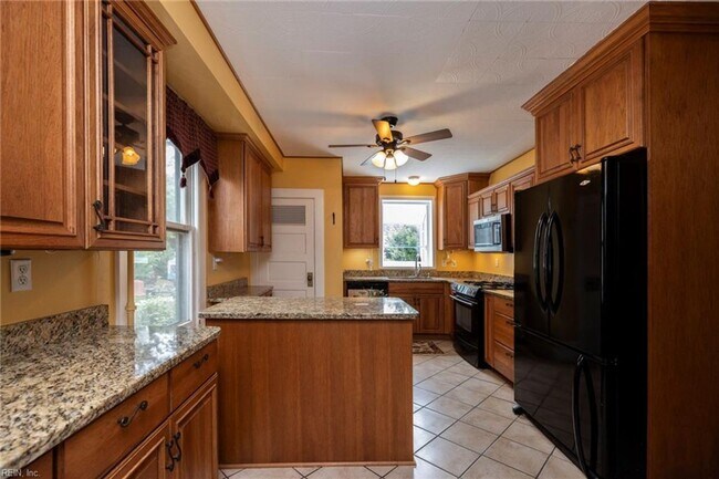 Building Photo - Port Norfolk