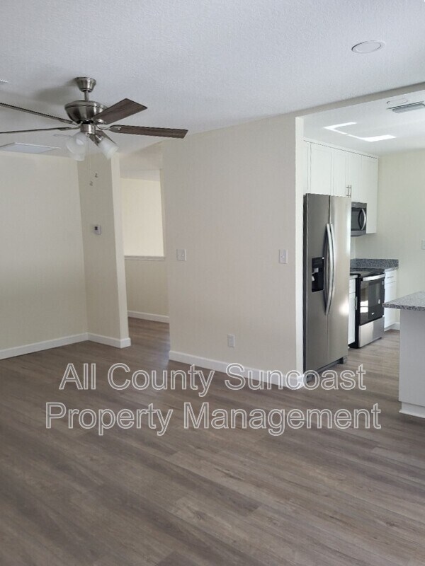 Building Photo - 648 16th Ln