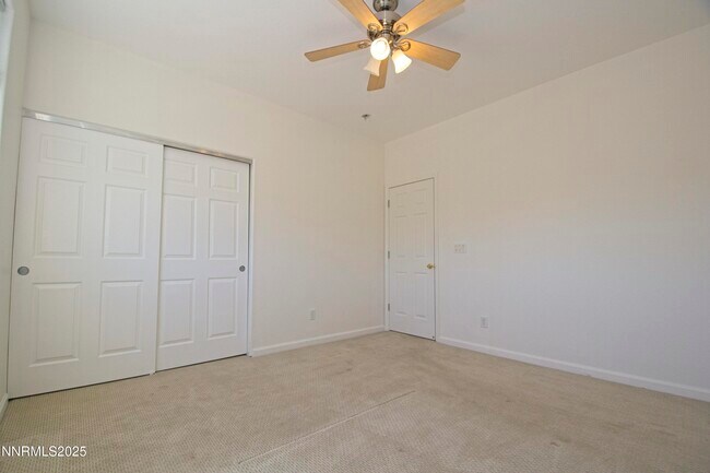Building Photo - 3075 Roxbury Dr