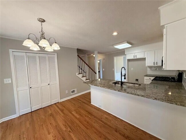 Building Photo - 2329 Milstead Cir NE