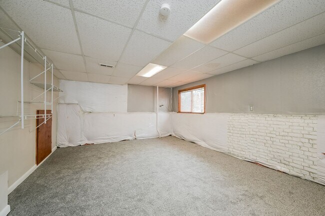 Building Photo - 9605 Parramatta Pl