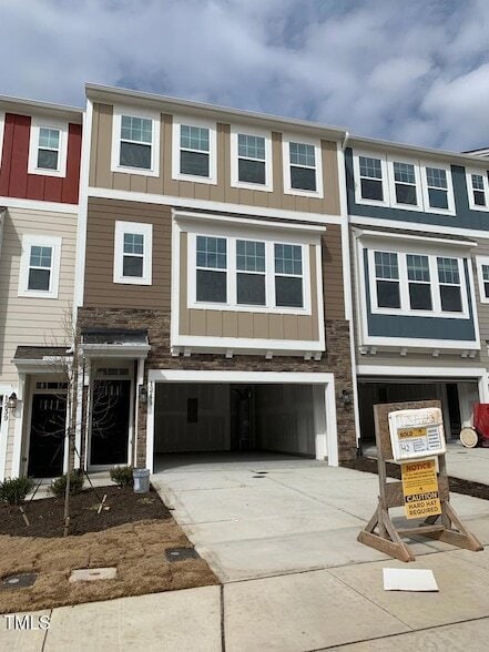 Building Photo - 1241 Commack Dr