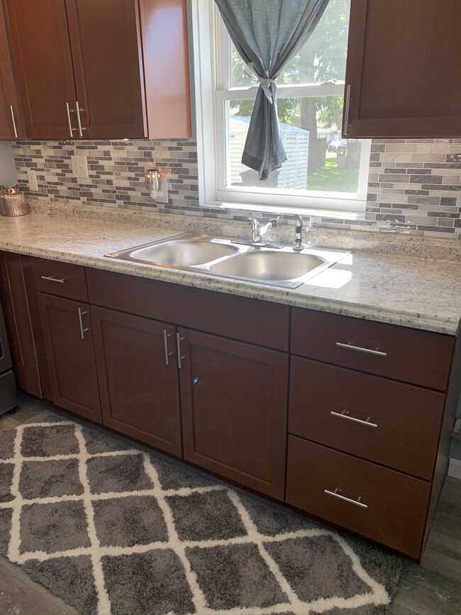 Building Photo - 205 Owen St