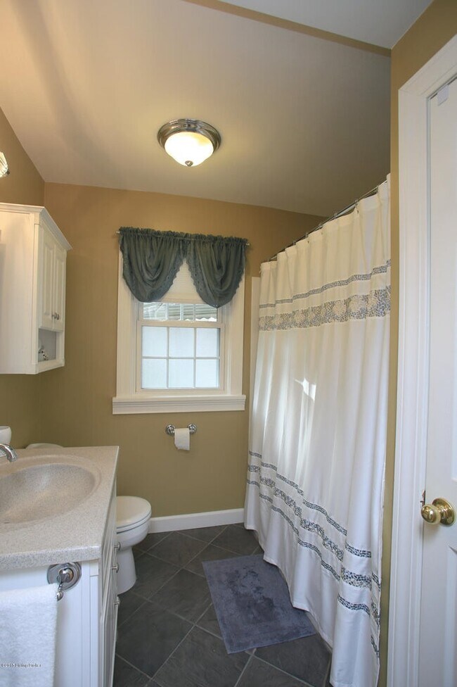 Building Photo - 2324 Emerson Ave