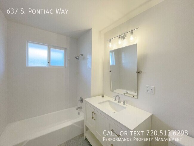 Building Photo - 637 S Pontiac Way