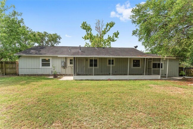 Building Photo - 4505 SE 12th Pl