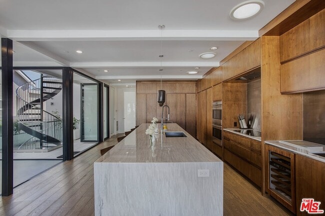 Building Photo - 2105 E Balboa Blvd