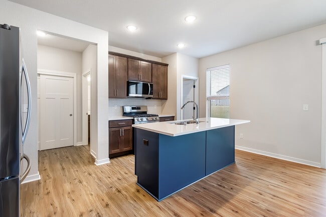 Building Photo - 670 Lambert Dr