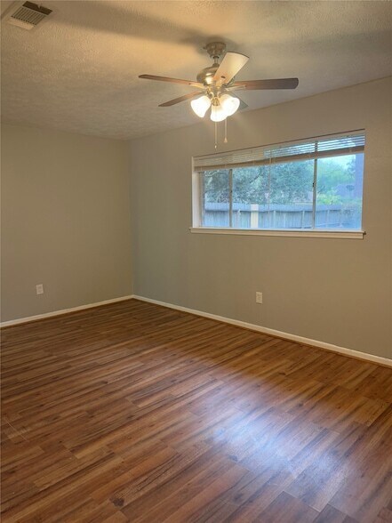 Building Photo - 2019 Redwood St