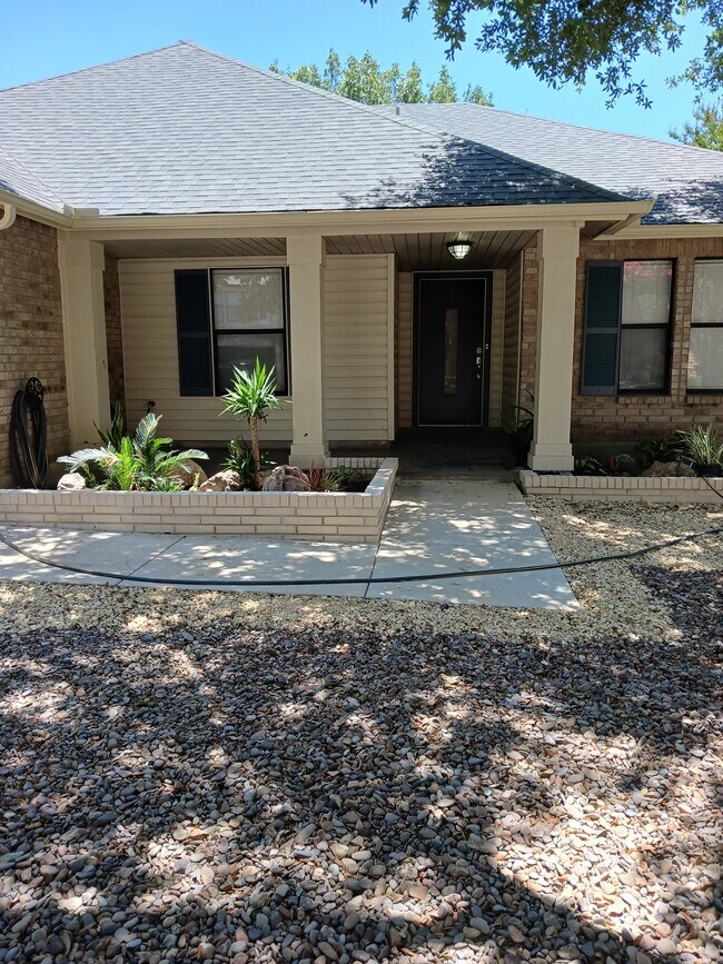 Building Photo - 7510 Legend Rock