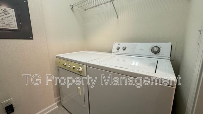 Building Photo - 11251 Campfield Dr
