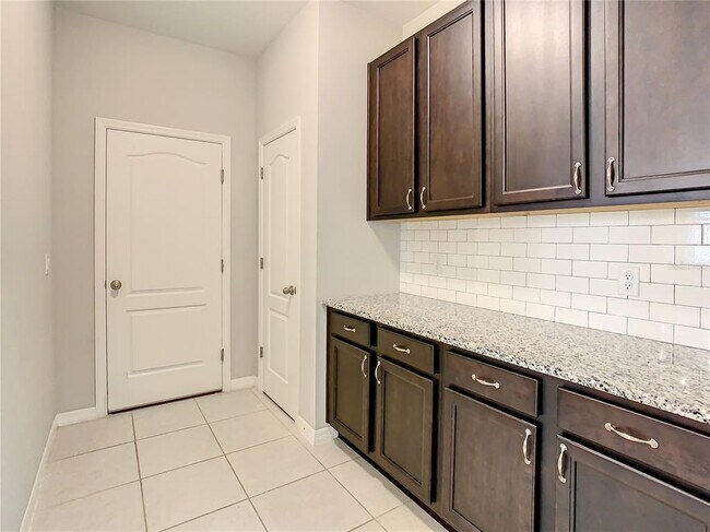 Building Photo - 14912 Caravan Ave