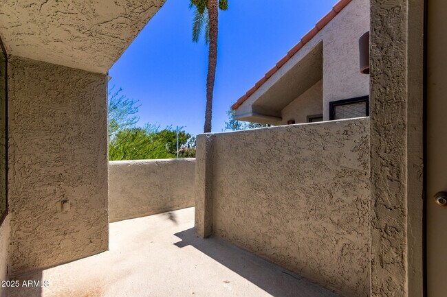 Building Photo - 10055 E Mountainview Lake Dr
