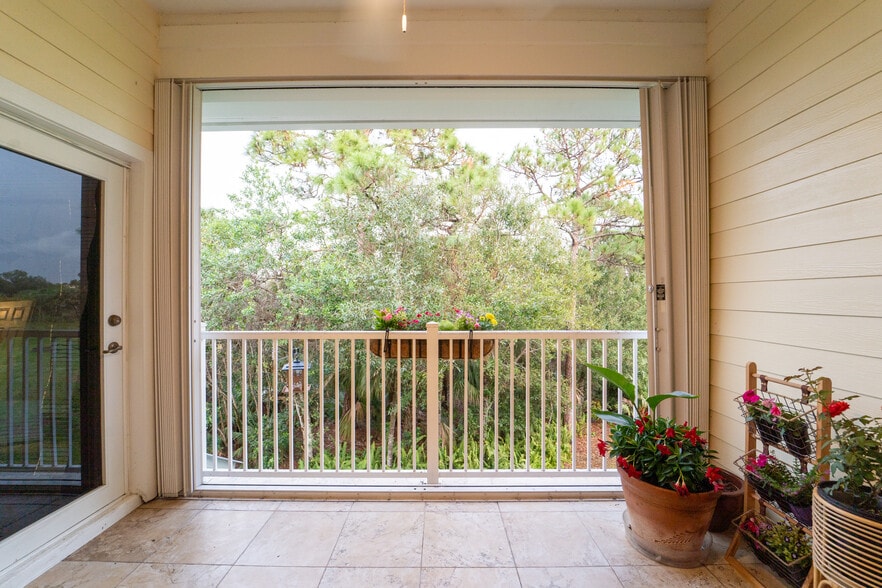 Building Photo - 3401 SW Sawgrass Villas Dr