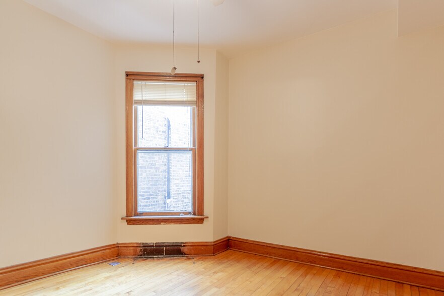Building Photo - 2430 N Mozart St