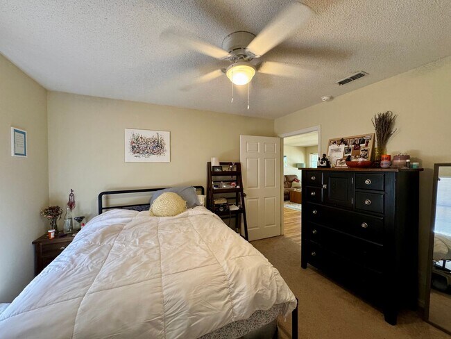 Building Photo - 119 Fidelity St