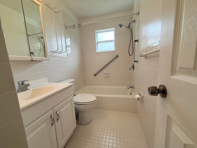 Building Photo - 3642 Rosewood St