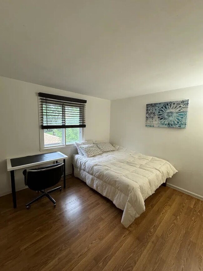 Building Photo - 920 W Weathersfield Way