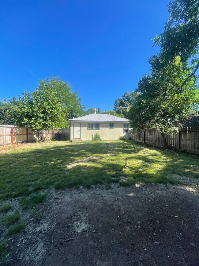 Building Photo - 3181-3183 Pioneer Ln