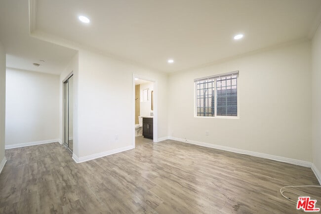 Building Photo - 10952 1/2 Wilmington Ave