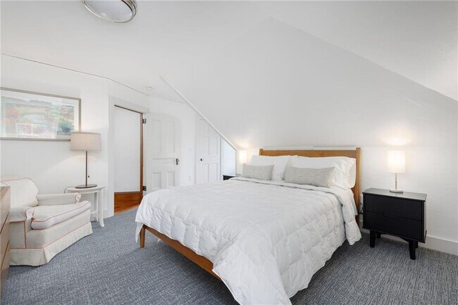 Building Photo - 14 Greenough Pl