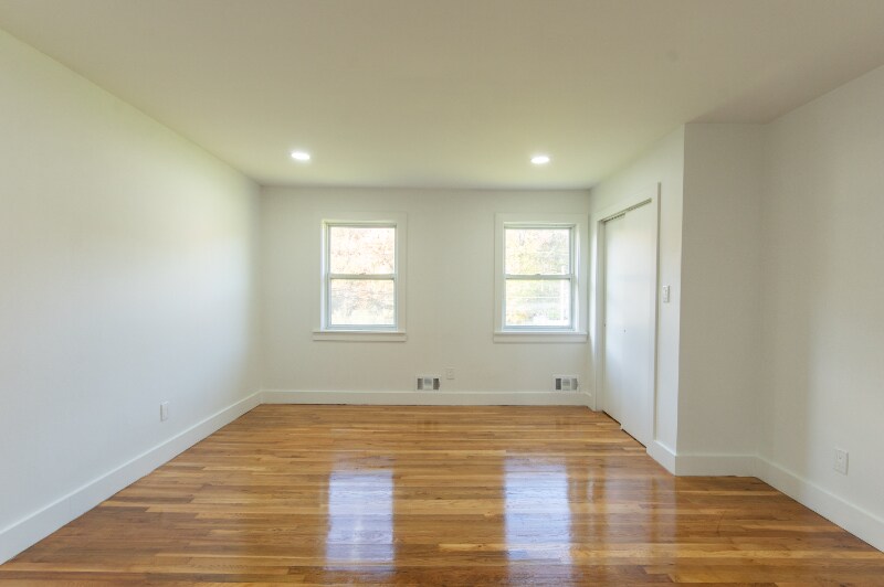 Building Photo - 505 Adams Ln