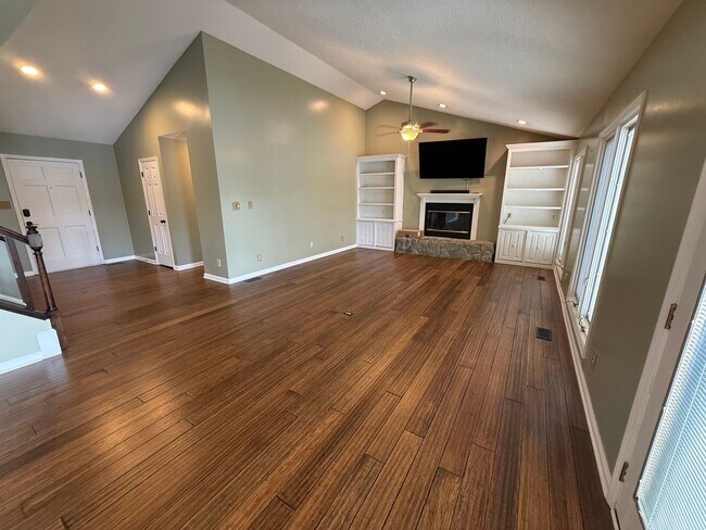 Building Photo - Carolina Lakes