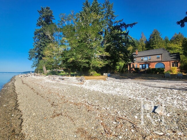 Building Photo - Waterfront Tudor | Private, Vintage Charm with Casita