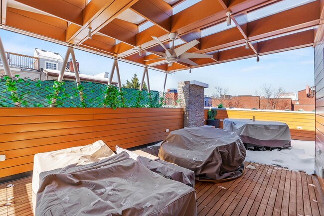 Building Photo - Logan Circle Condo