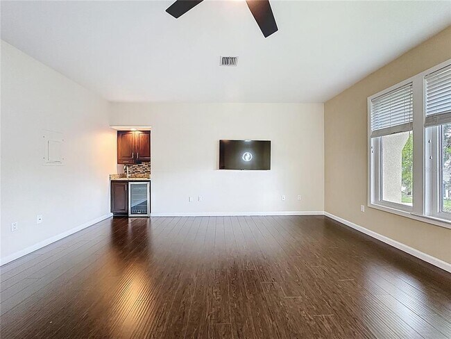 Building Photo - 6846 Lake View Dr