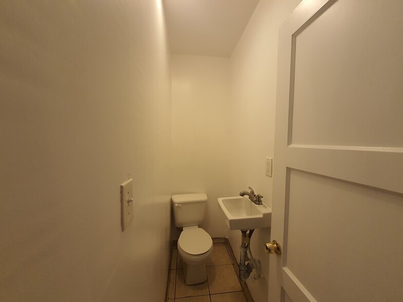 Half Bathroom - 4226 Wall St