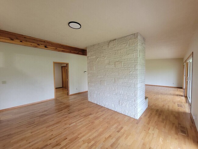 Building Photo - 305 N Quincy Pl