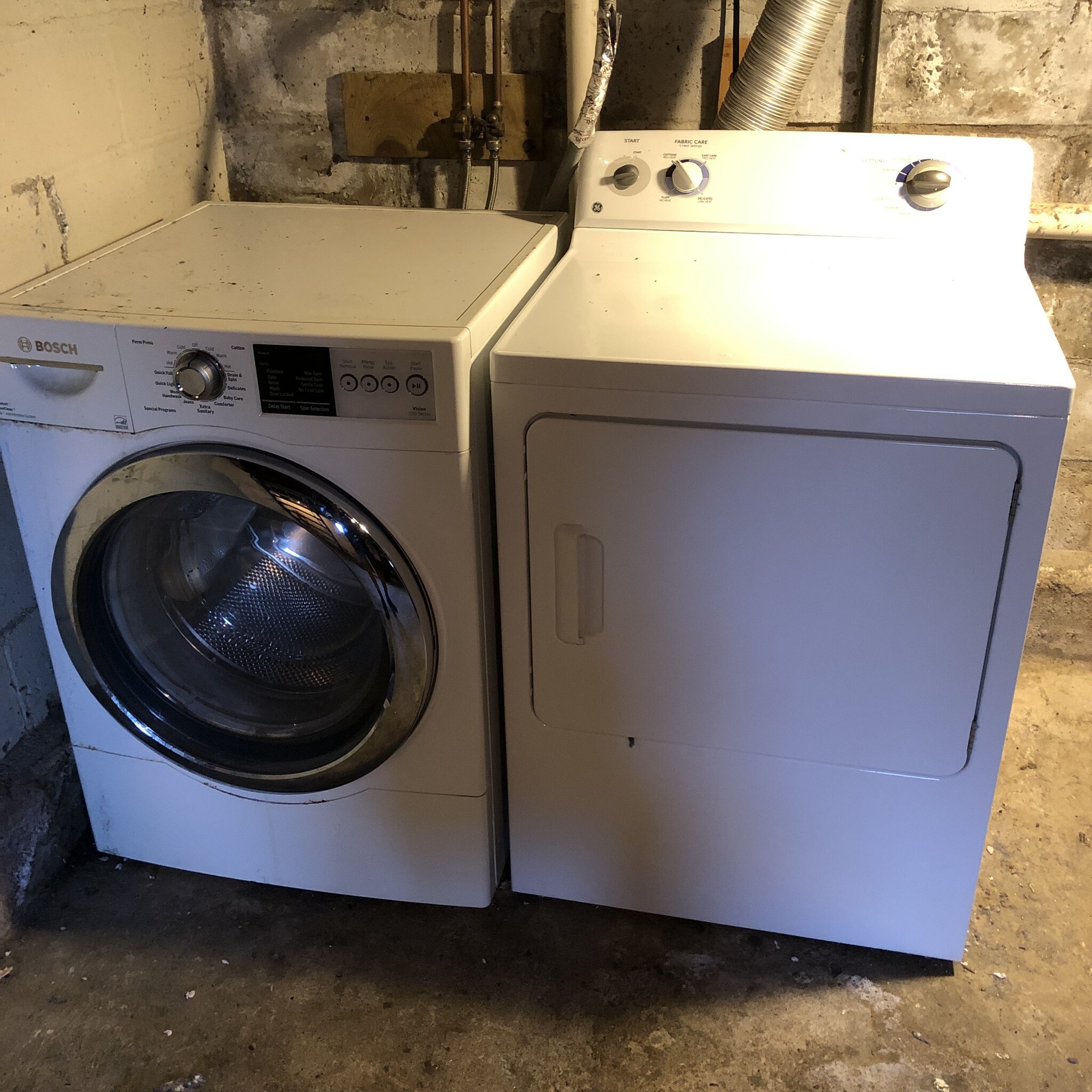 Building Photo - 144 Seeley St