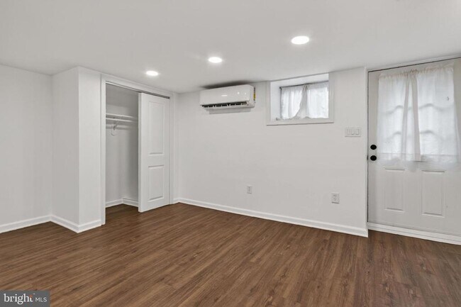 Building Photo - 738 11th St NE