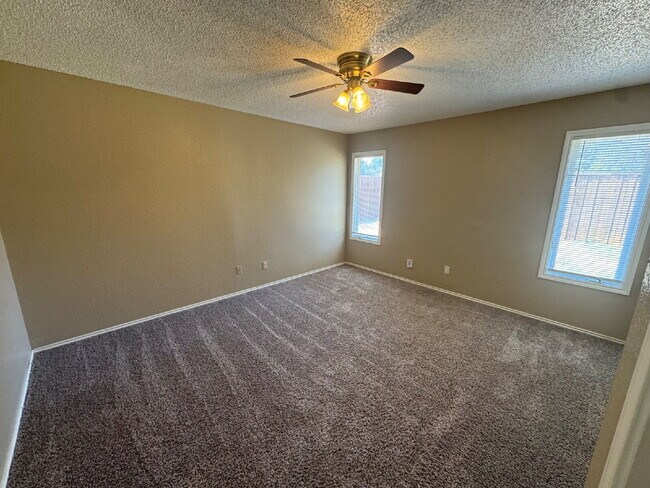 Building Photo - Duplex West Of Milwaukee & Minutes From Shadow Hills Golf Course!