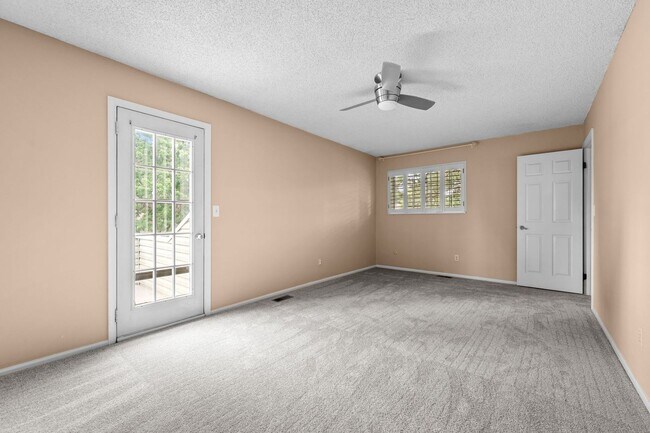 Building Photo - 2 Bed 2 Bath  in Heather Ridge