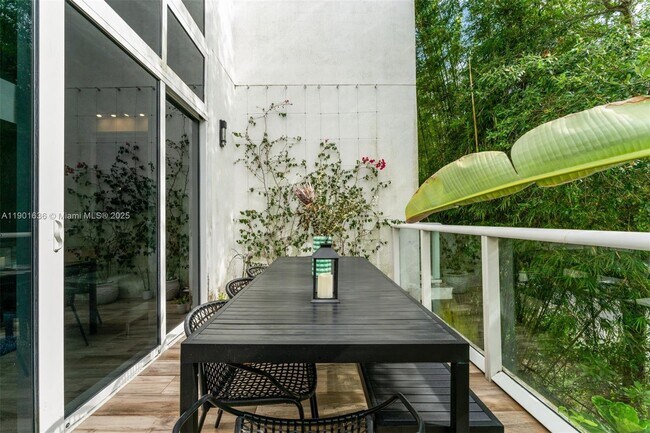 Building Photo - 455 NE 39th St