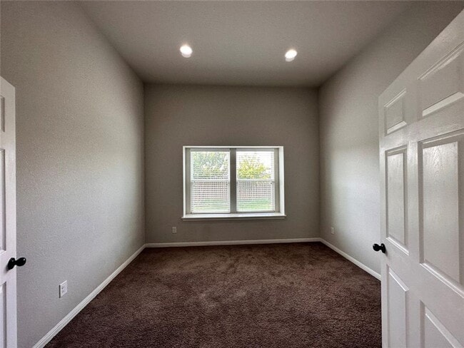 Building Photo - Round Rock Charmer!