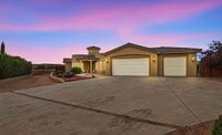 Building Photo - 810 Banna Ct
