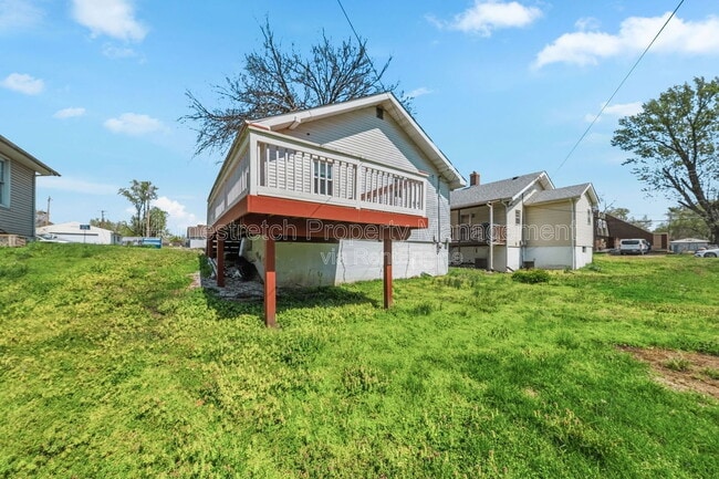 Building Photo - 704 W Johnson St