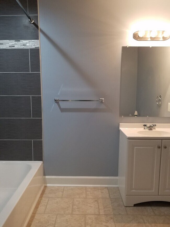 Building Photo - Baltimore - 3 Bedrooms and 1.5 baths Available!
