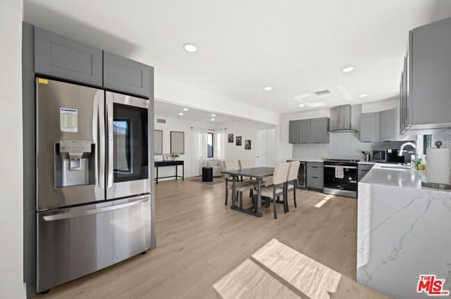 Building Photo - 2617 S Beverly Dr